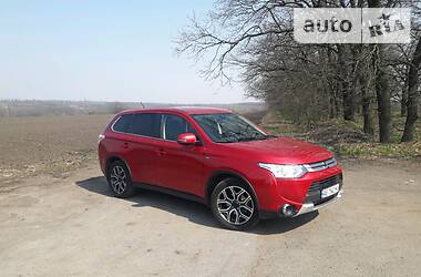 Позашляховик / Кросовер Mitsubishi Outlander 2014 в 