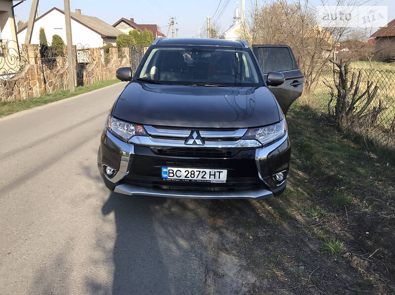 Позашляховик / Кросовер Mitsubishi Outlander 2018 в Львові