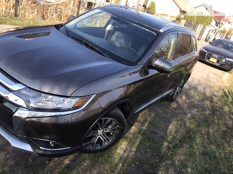 Позашляховик / Кросовер Mitsubishi Outlander 2018 в Львові