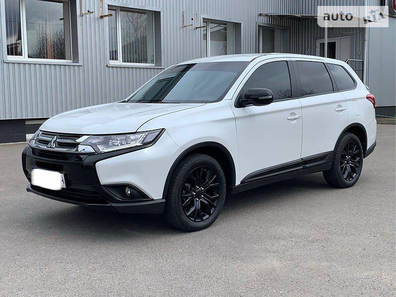 Позашляховик / Кросовер Mitsubishi Outlander 2016 в 