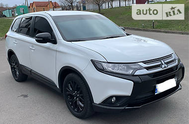 Позашляховик / Кросовер Mitsubishi Outlander 2016 в 