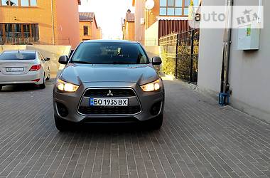 Позашляховик / Кросовер Mitsubishi Outlander 2013 в 