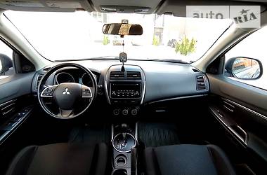 Позашляховик / Кросовер Mitsubishi Outlander 2013 в 