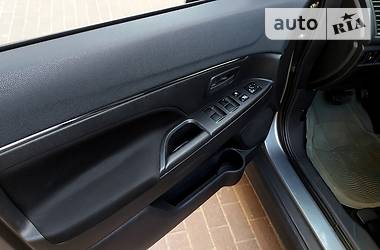 Позашляховик / Кросовер Mitsubishi Outlander 2013 в 
