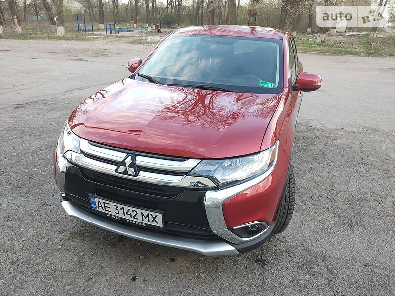 Позашляховик / Кросовер Mitsubishi Outlander 2015 в Новомосковську