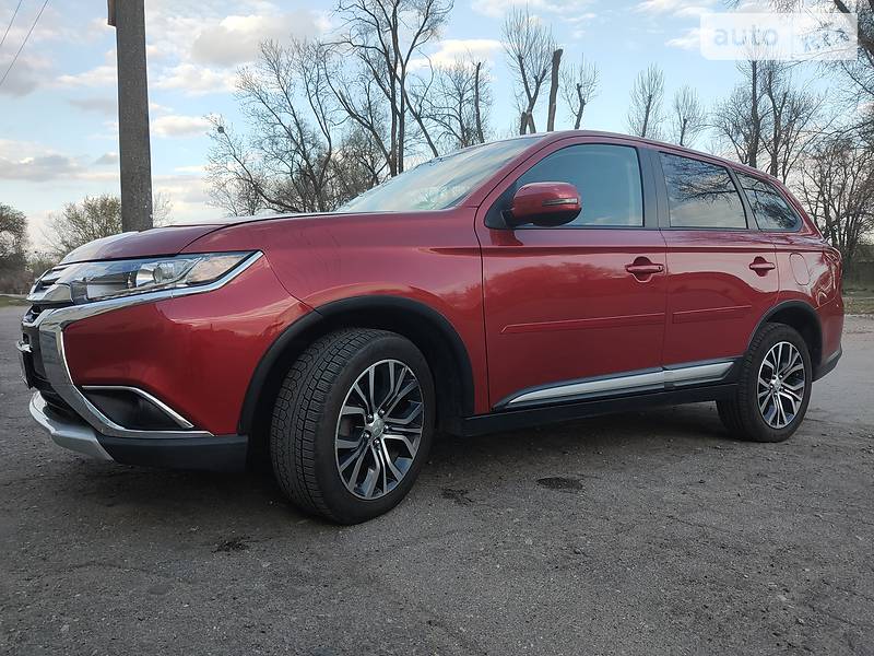 Позашляховик / Кросовер Mitsubishi Outlander 2015 в Новомосковську