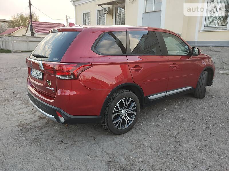 Позашляховик / Кросовер Mitsubishi Outlander 2015 в Новомосковську