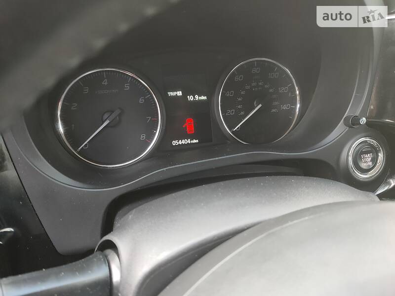 Позашляховик / Кросовер Mitsubishi Outlander 2015 в Новомосковську
