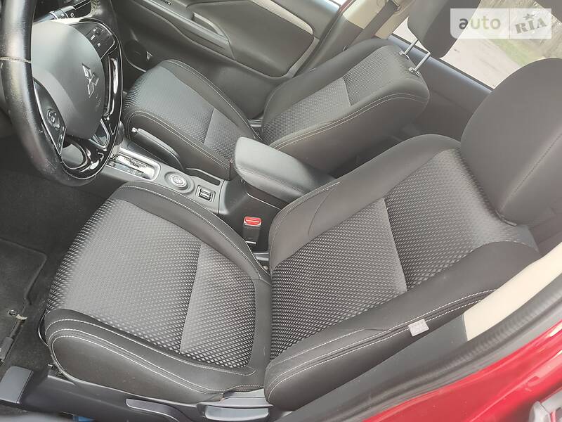 Позашляховик / Кросовер Mitsubishi Outlander 2015 в Новомосковську