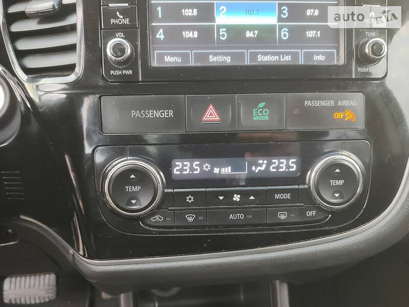 Позашляховик / Кросовер Mitsubishi Outlander 2015 в Новомосковську