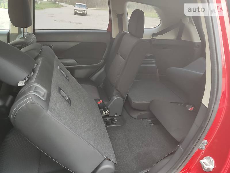 Позашляховик / Кросовер Mitsubishi Outlander 2015 в Новомосковську