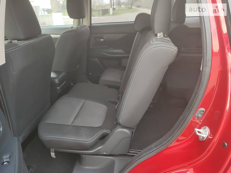 Позашляховик / Кросовер Mitsubishi Outlander 2015 в Новомосковську
