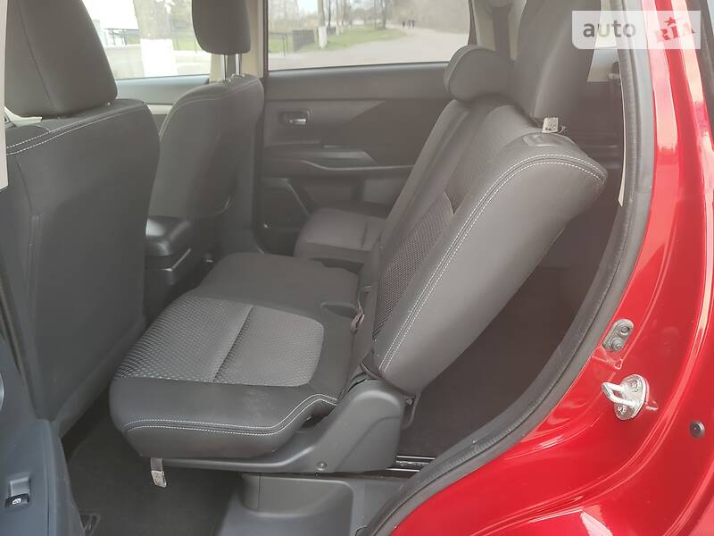 Позашляховик / Кросовер Mitsubishi Outlander 2015 в Новомосковську