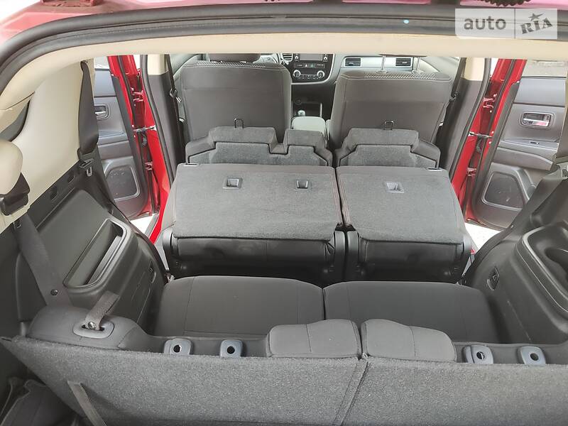 Позашляховик / Кросовер Mitsubishi Outlander 2015 в Новомосковську