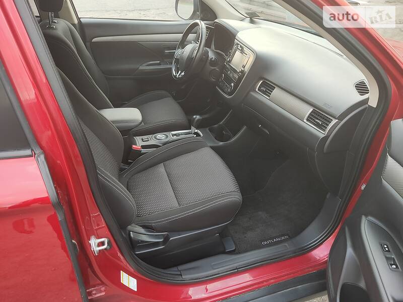 Позашляховик / Кросовер Mitsubishi Outlander 2015 в Новомосковську