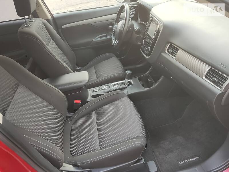 Позашляховик / Кросовер Mitsubishi Outlander 2015 в Новомосковську