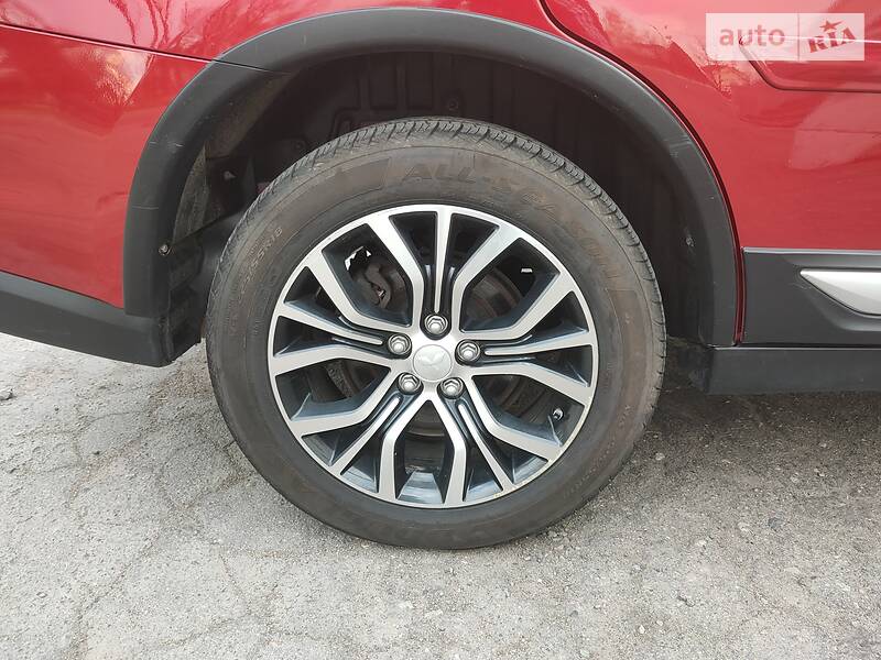 Позашляховик / Кросовер Mitsubishi Outlander 2015 в Новомосковську