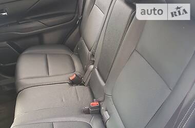 Позашляховик / Кросовер Mitsubishi Outlander 2016 в 