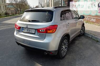Внедорожник / Кроссовер Mitsubishi Outlander 2016 в 