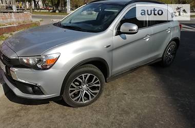 Внедорожник / Кроссовер Mitsubishi Outlander 2016 в 
