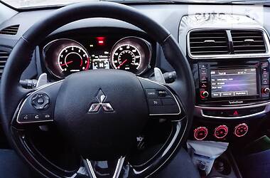 Внедорожник / Кроссовер Mitsubishi Outlander 2016 в 