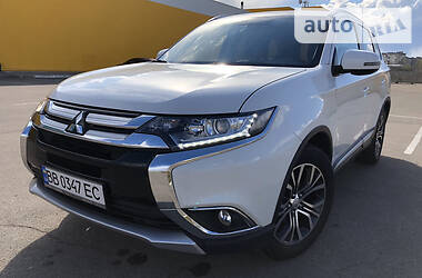 Позашляховик / Кросовер Mitsubishi Outlander 2017 в Сєверодонецьку