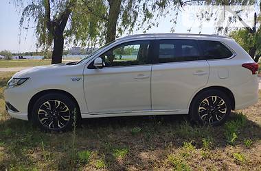 Позашляховик / Кросовер Mitsubishi Outlander 2018 в Києві