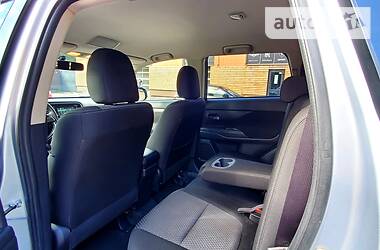 Позашляховик / Кросовер Mitsubishi Outlander 2017 в 