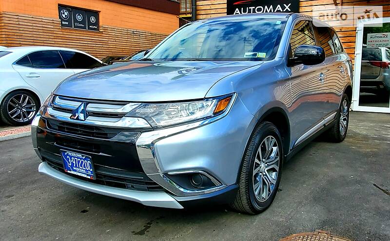 Позашляховик / Кросовер Mitsubishi Outlander 2017 в 