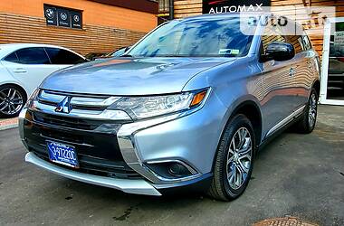 Позашляховик / Кросовер Mitsubishi Outlander 2017 в 