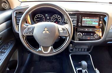 Позашляховик / Кросовер Mitsubishi Outlander 2017 в 