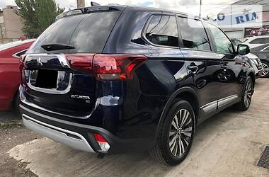 Внедорожник / Кроссовер Mitsubishi Outlander 2019 в Николаеве