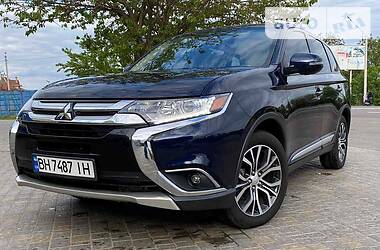 Внедорожник / Кроссовер Mitsubishi Outlander 2017 в Одессе