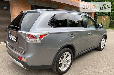 Внедорожник / Кроссовер Mitsubishi Outlander 2014 в Смеле