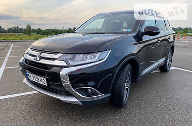 Позашляховик / Кросовер Mitsubishi Outlander 2015 в Києві