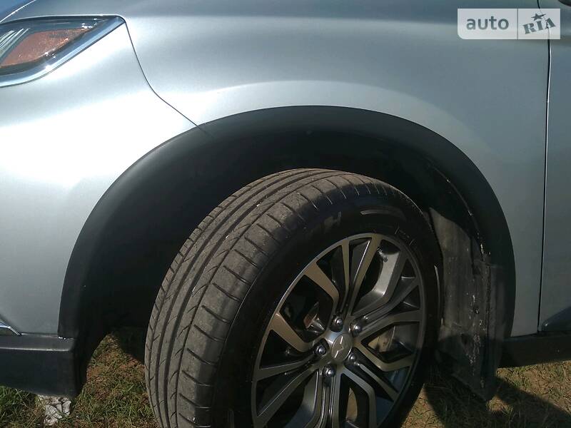 Позашляховик / Кросовер Mitsubishi Outlander 2016 в Одесі