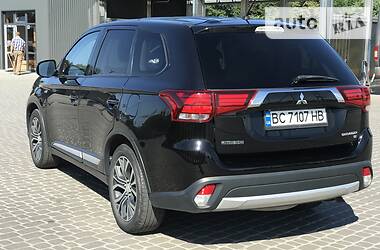 Позашляховик / Кросовер Mitsubishi Outlander 2016 в Львові