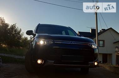 Позашляховик / Кросовер Mitsubishi Outlander 2014 в 