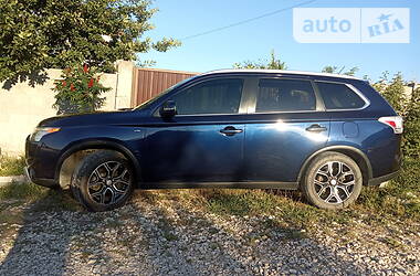 Позашляховик / Кросовер Mitsubishi Outlander 2014 в 