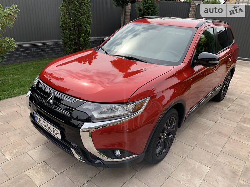 Позашляховик / Кросовер Mitsubishi Outlander 2019 в Києві