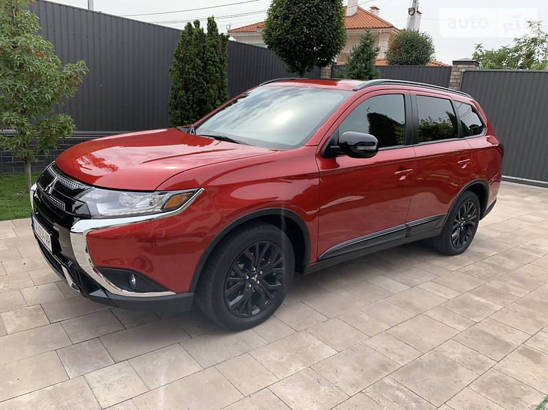 Позашляховик / Кросовер Mitsubishi Outlander 2019 в Києві