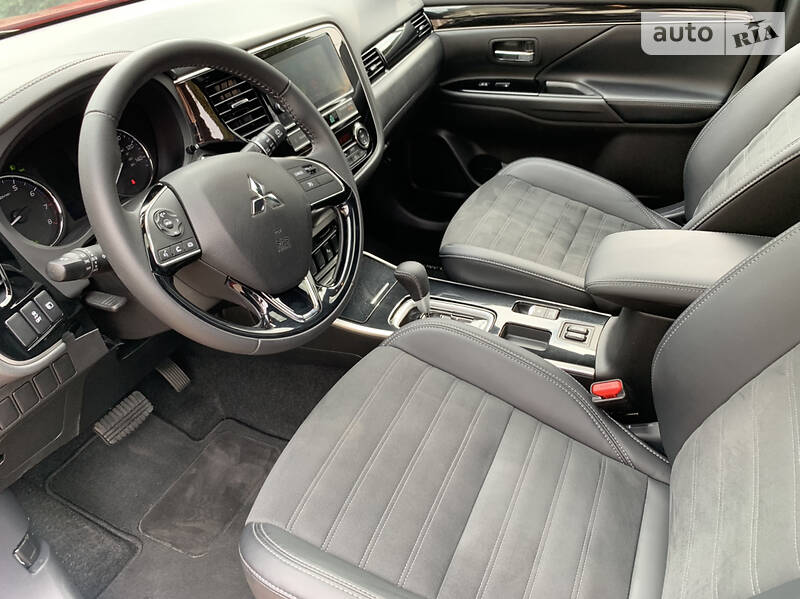 Позашляховик / Кросовер Mitsubishi Outlander 2019 в Києві