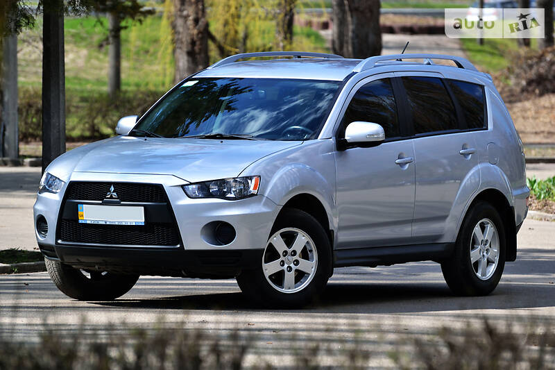 Внедорожник / Кроссовер Mitsubishi Outlander 2010 в 
