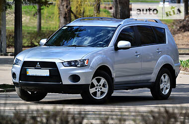 Внедорожник / Кроссовер Mitsubishi Outlander 2010 в 