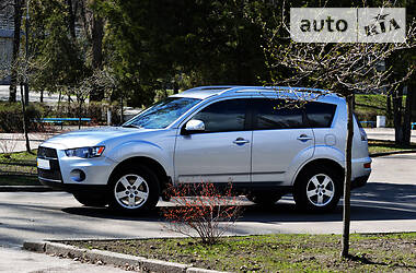 Внедорожник / Кроссовер Mitsubishi Outlander 2010 в 