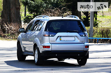 Внедорожник / Кроссовер Mitsubishi Outlander 2010 в 