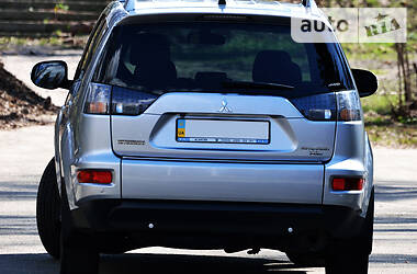 Внедорожник / Кроссовер Mitsubishi Outlander 2010 в 