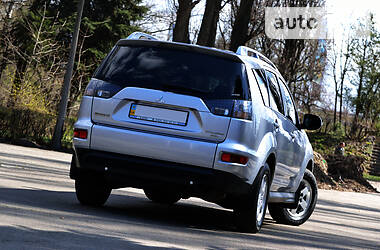 Внедорожник / Кроссовер Mitsubishi Outlander 2010 в 