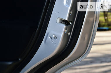 Внедорожник / Кроссовер Mitsubishi Outlander 2010 в 