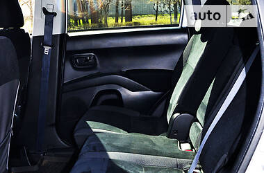 Внедорожник / Кроссовер Mitsubishi Outlander 2010 в 